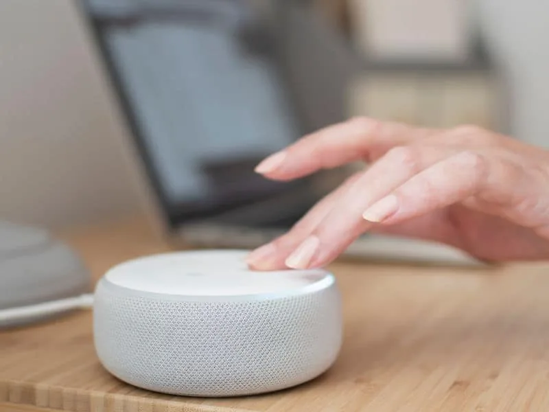 A smart home device with a nanny voice-commanding a child’s bedtime reminder.