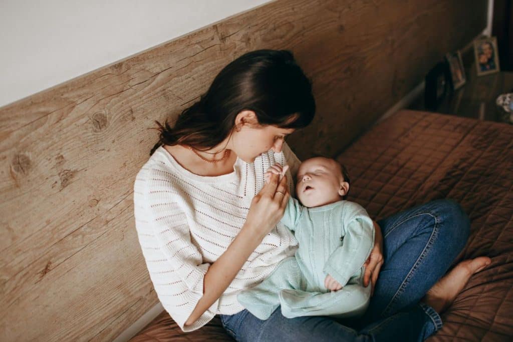 Professional nanny providing structured daytime childcare in a Texas home.