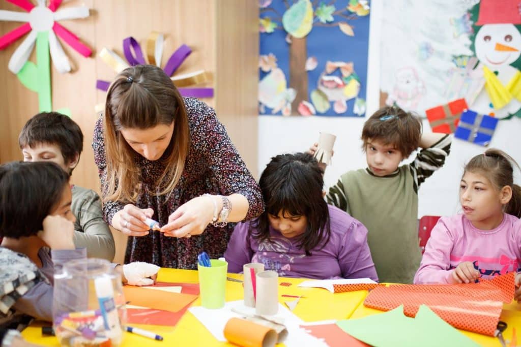Professional nanny supporting a child with homework and encouraging independent learning after school.